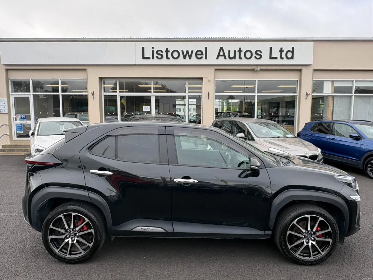 232 TOYOTA YARIS CROSS 1.5 HYBRID GR SPORT AUTO - Image 1