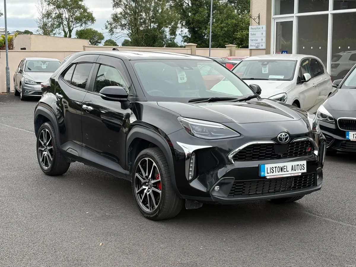 232 TOYOTA YARIS CROSS 1.5 HYBRID GR SPORT AUTO - Image 4