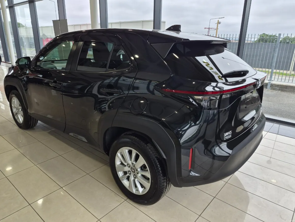 Toyota Yaris Cross E Hybrid 4X4 - Image 4