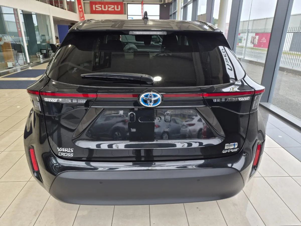 Toyota Yaris Cross E Hybrid 4X4 - Image 6