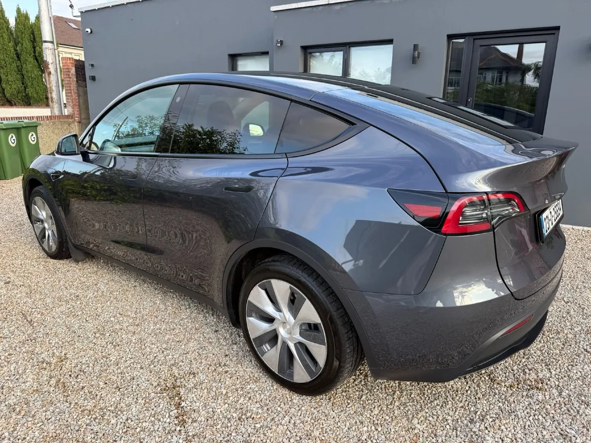 Tesla Model Y 2023 RWD - Image 3