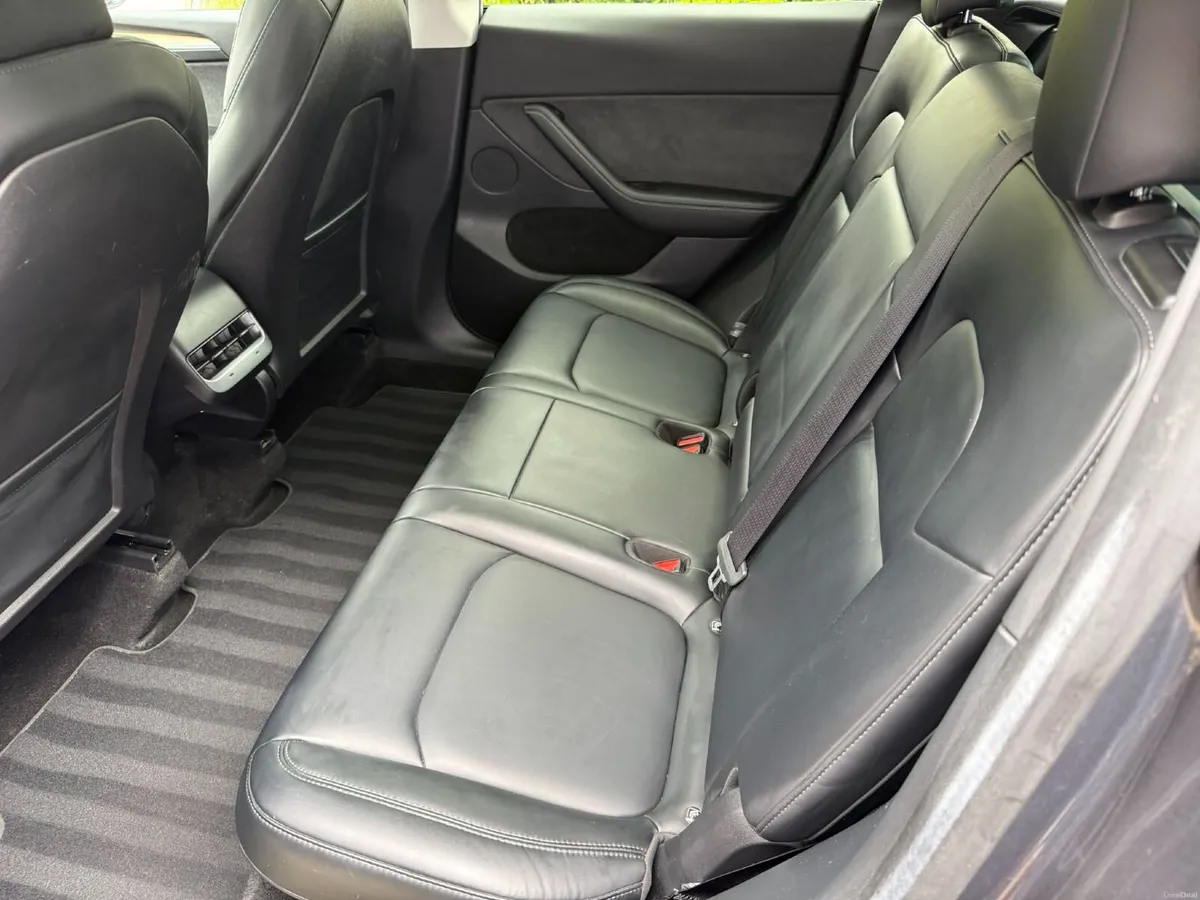 Tesla Model Y 2023 RWD - Image 4