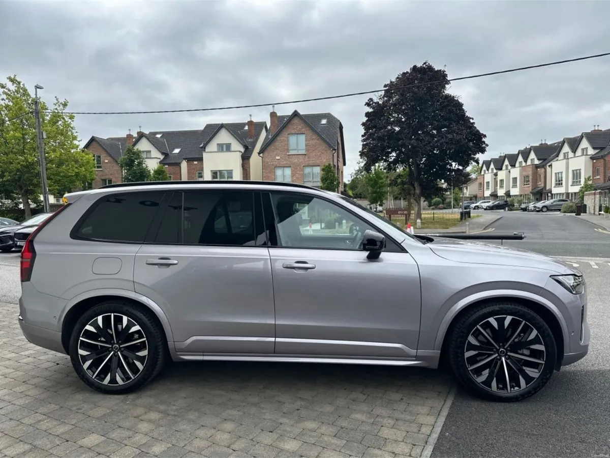 Volvo XC90 T8 ULTRA DARK Edition AWD PHEV Recharge - Image 4