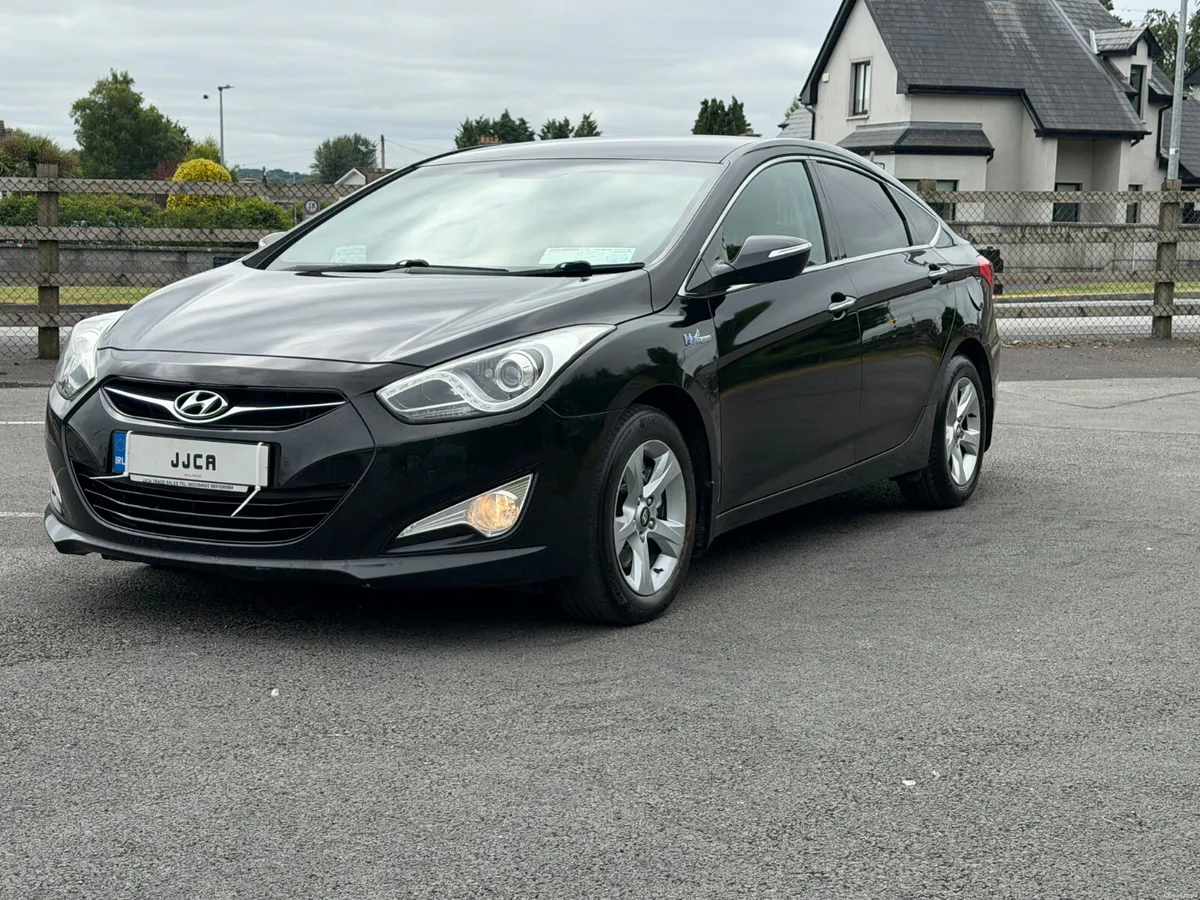 ABSOLUTELY IMMACULATE 2013 (132) I40 DIESEL - Image 3