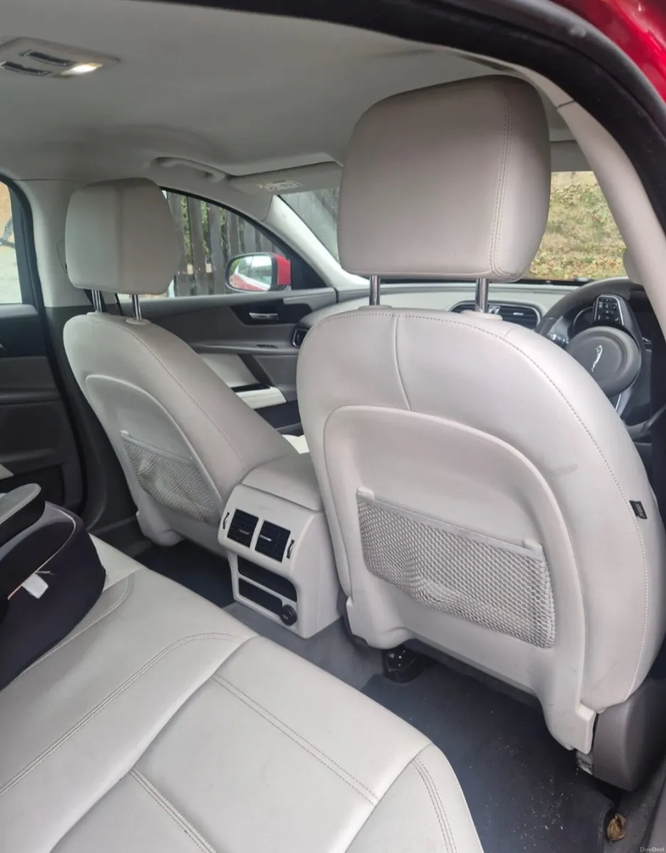 2016 Jaguar XE Prestige - Image 6
