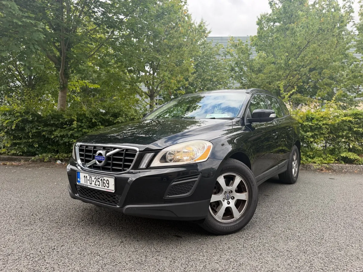 VOLVO XC 60 GREAT SERVICE HISTORY - Image 1