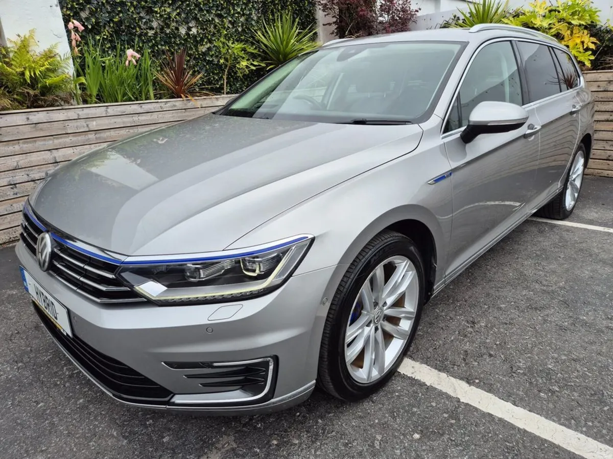 Volkswagen Passat 1.4 GTE / ADVANCE TOP SPEC / LOW - Image 2