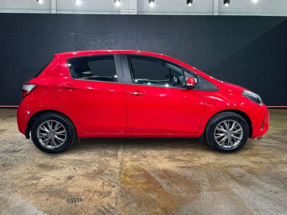 Toyota Yaris 1.0 Luna 4DR - ALLOY WHEELS - MANUAL - Image 2