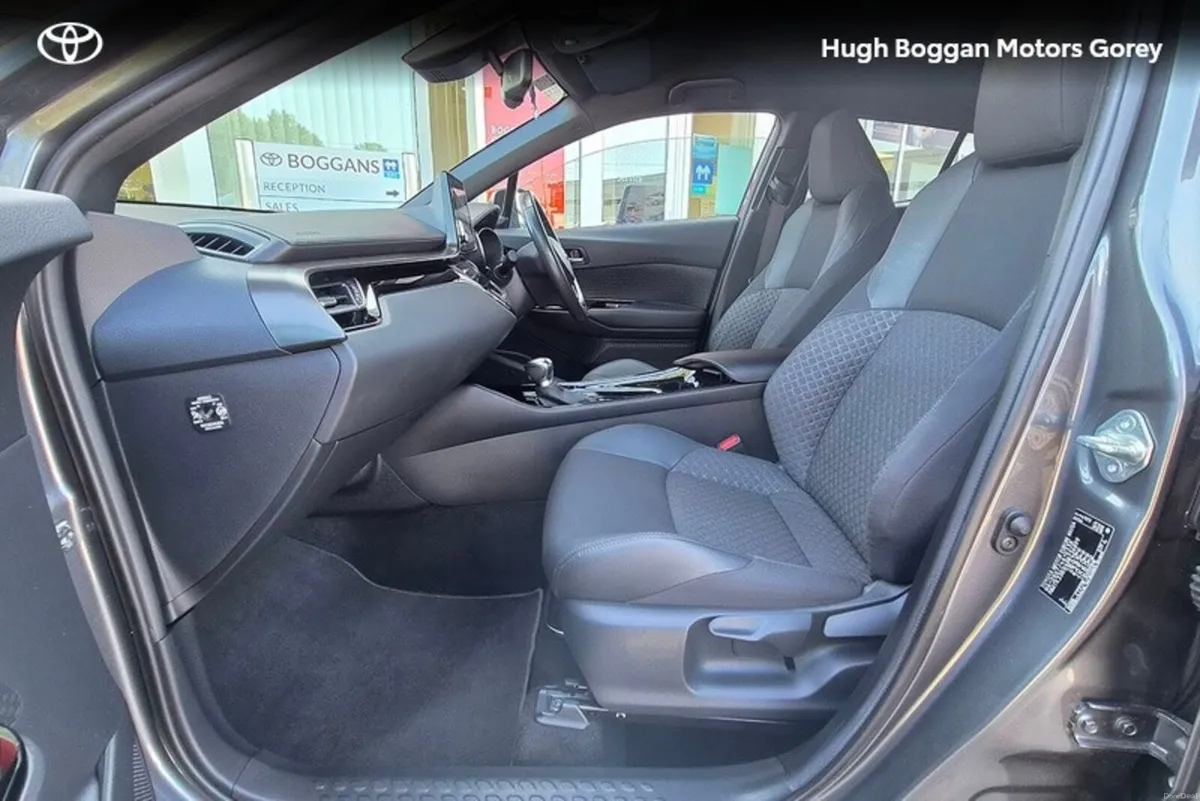 Toyota C-HR HYBRID SPORT - Image 6