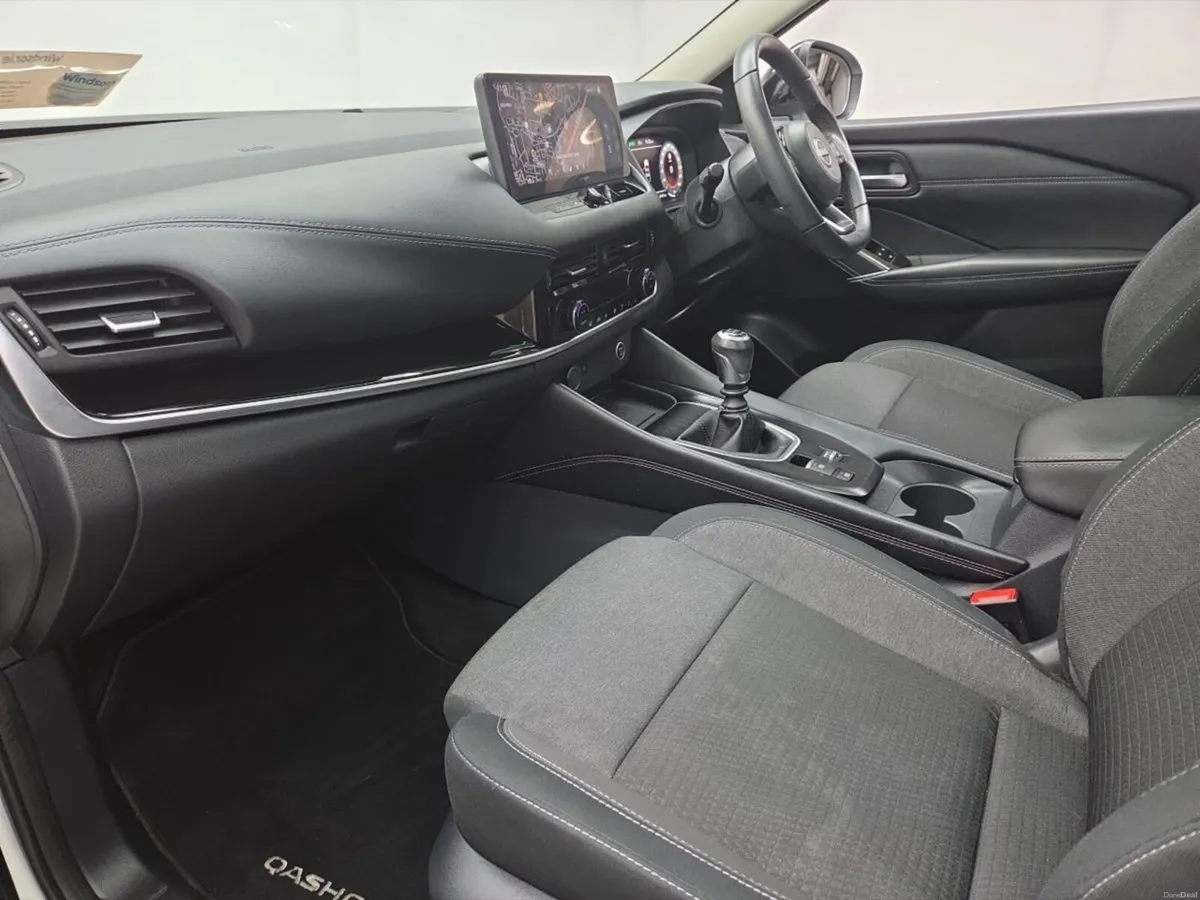 Nissan Qashqai 1.3 PET MILD HYBRID SV PREMIUM *Scr - Image 4