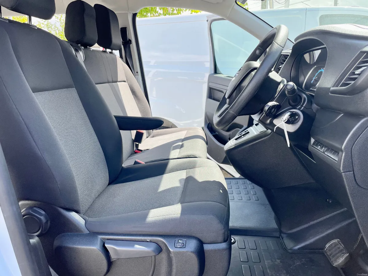 Opel E-Vivaro L1 50KWH EV 9 Seat Mini-Bus,2023 - Image 6