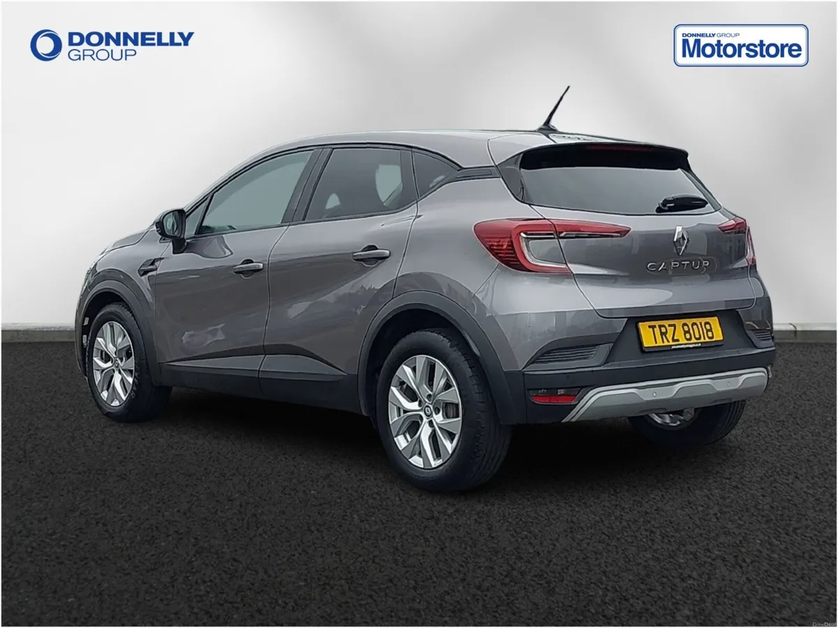 Renault Captur Hatchback Iconic Edition - Image 2
