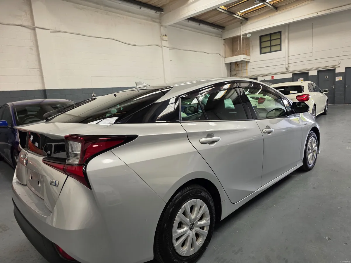 2019 ZW51 Toyota Prius - Image 6