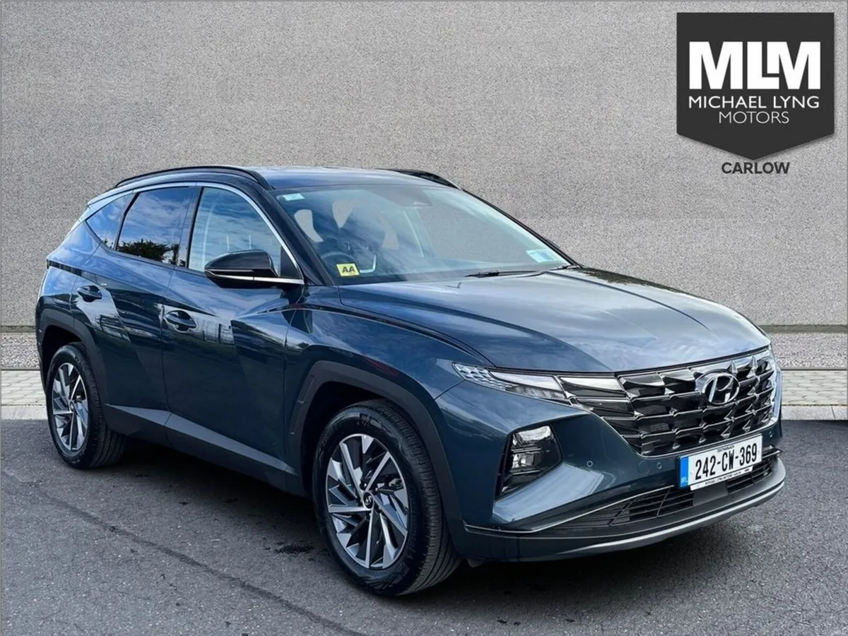 Hyundai Tucson 2WD Executive Plus w 2 Tone Roof - Image 1