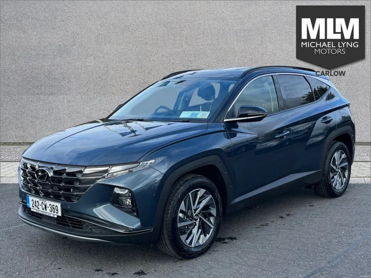 Hyundai Tucson 2WD Executive Plus w 2 Tone Roof - Image 3
