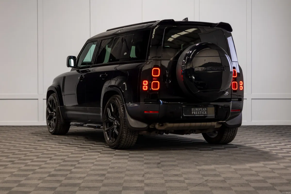 232 Land Rover Defender S P400e - Image 4