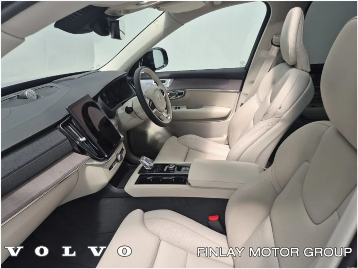 Volvo XC90 T8 Ultra Dark AWD Pan Roof , Air Suspen - Image 4