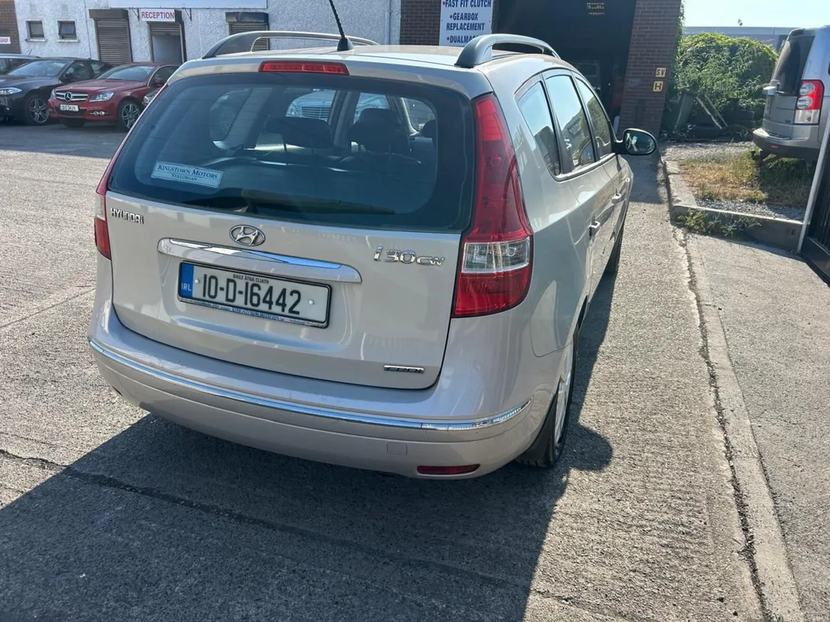 Hyundai i30 2010 - Image 2