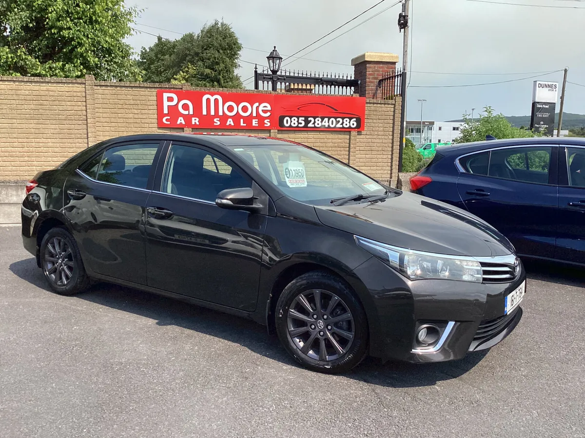 Toyota Corolla ** CAMERA * SAT NAV - Image 2