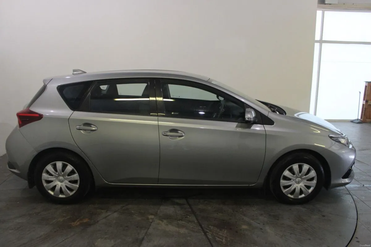 Toyota Auris 1.4 D-4D (90) 5Dr Terra - TENDER 23 - Image 2