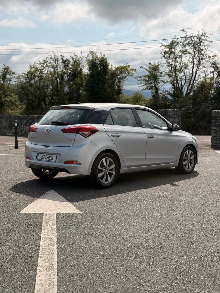 Hyundai i20 Deluxe - Image 5