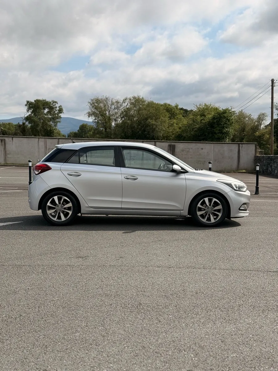 Hyundai i20 Deluxe - Image 6