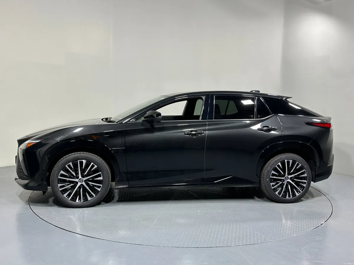 Lexus RZ450E Takumi AWD 71.4 Kw/H Long Range 241 - Image 4