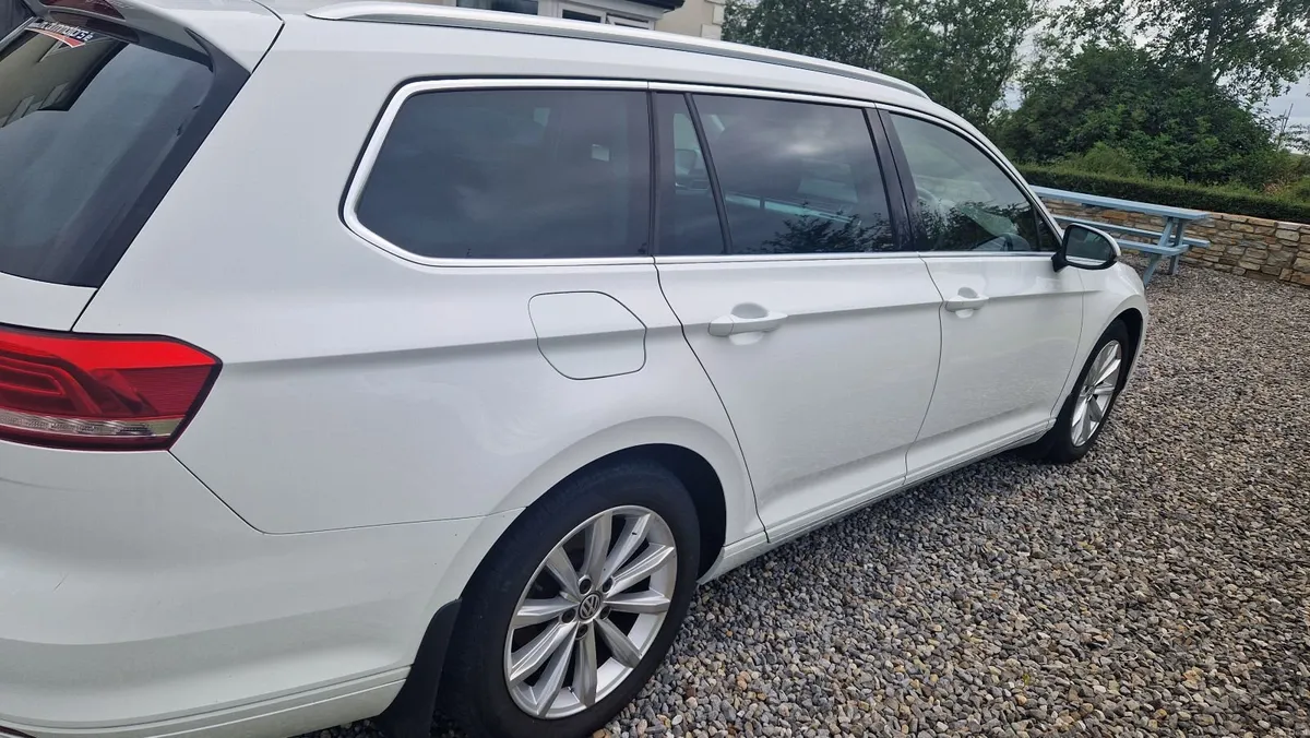 Volkswagen Passat 2018 - Image 3