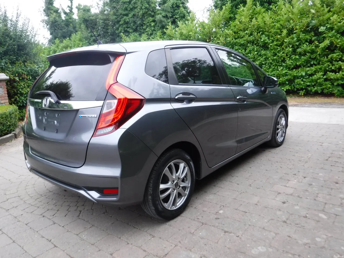 HONDA FIT 1.5 AUTO HYBRID L-SPEC HALF LEATHER - Image 3