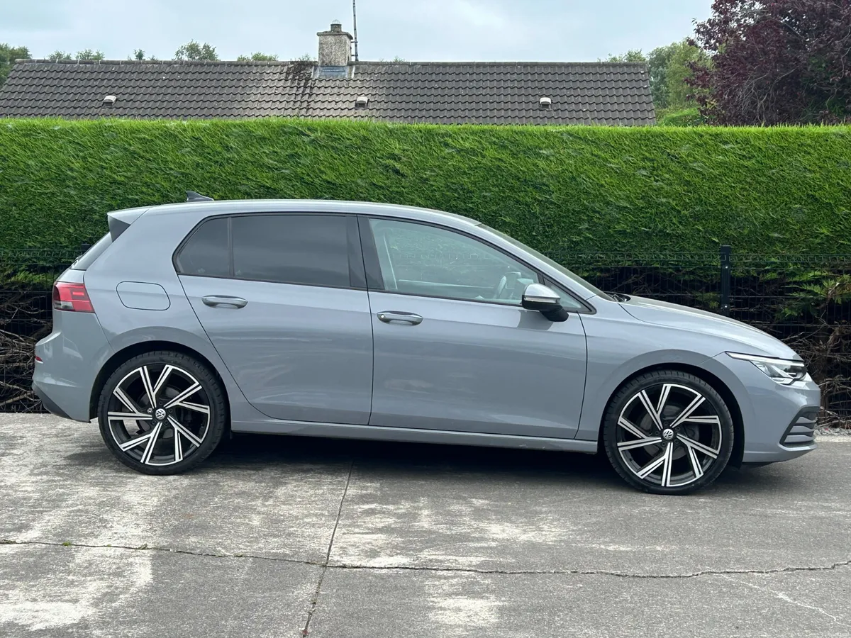 21Volkswagen Golf 1.5 Tsi Life €17250 inc Vrt - Image 4