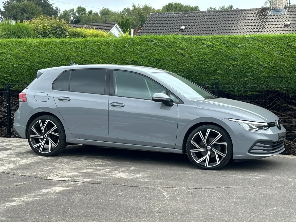 21Volkswagen Golf 1.5 Tsi Life €17250 inc Vrt - Image 3