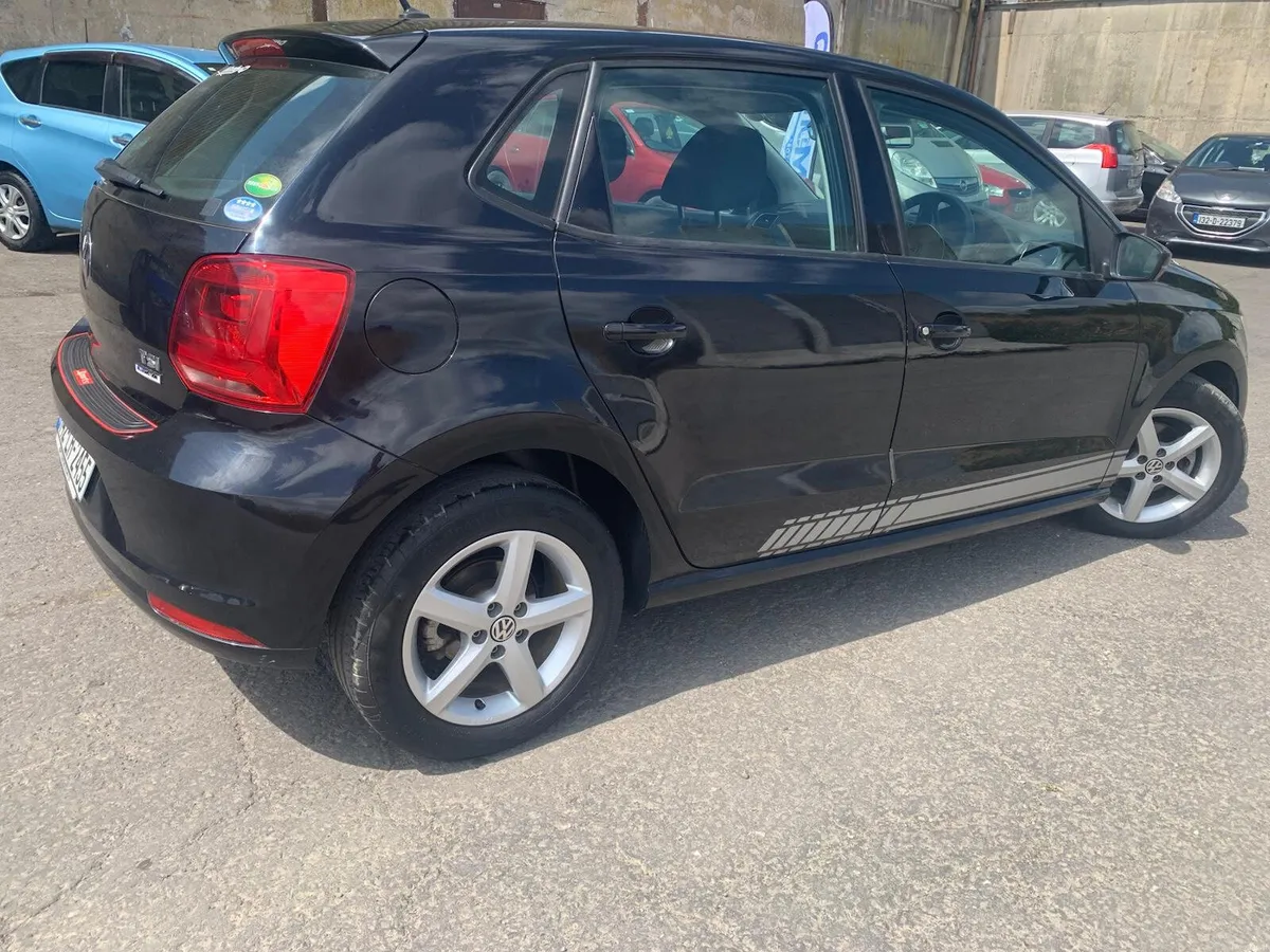 2014 Volkswagen Polo Automatic  black - 97k km - Image 4