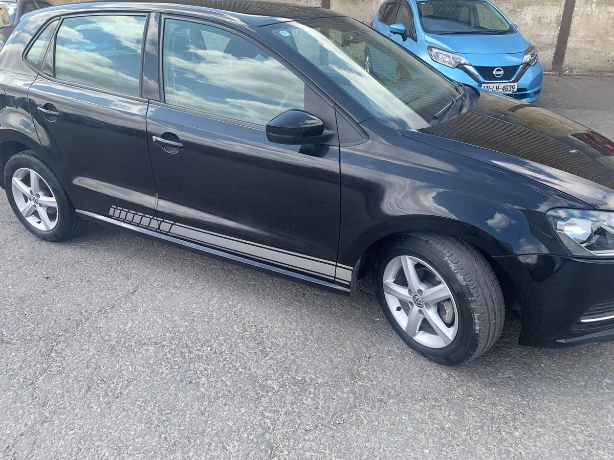 2014 Volkswagen Polo Automatic  black - 97k km - Image 2