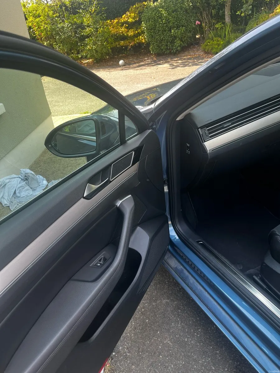 Volkswagen Passat - Image 6