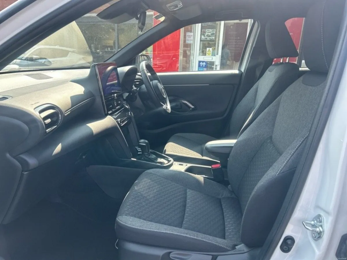 Toyota Yaris Cross L-SPORT MONO - Image 6