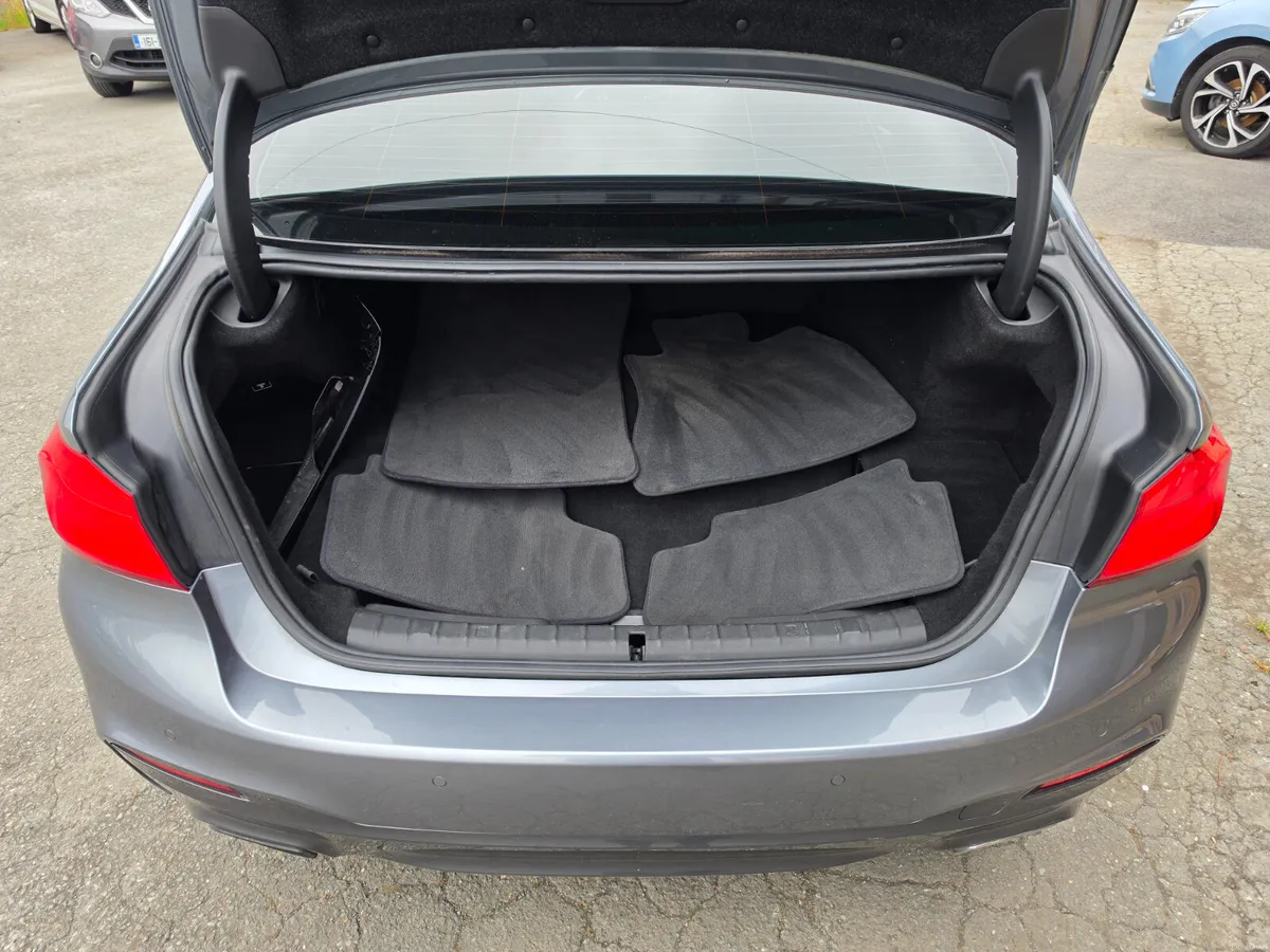 181 BMW 530e *M SPORT*CLEAN* - Image 6