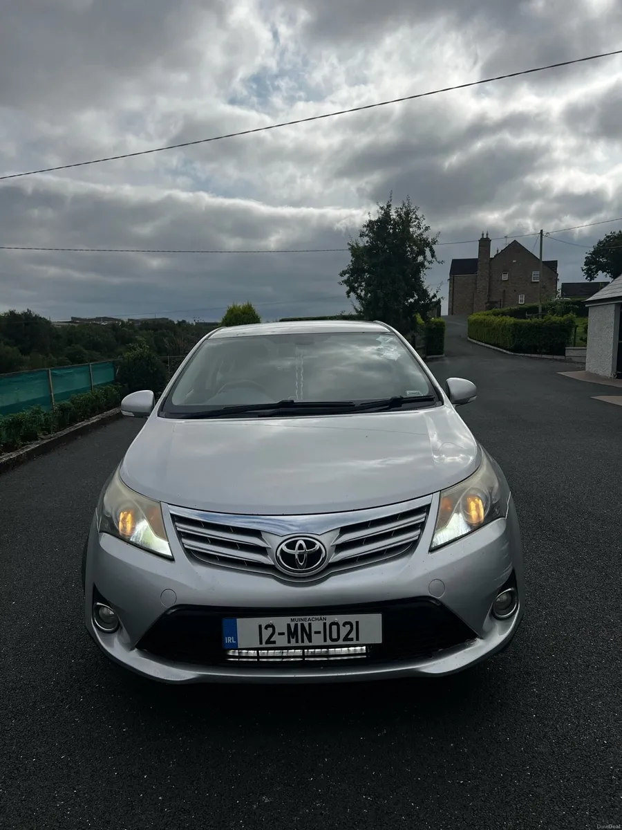 2012 Toyota Avensis - Image 2