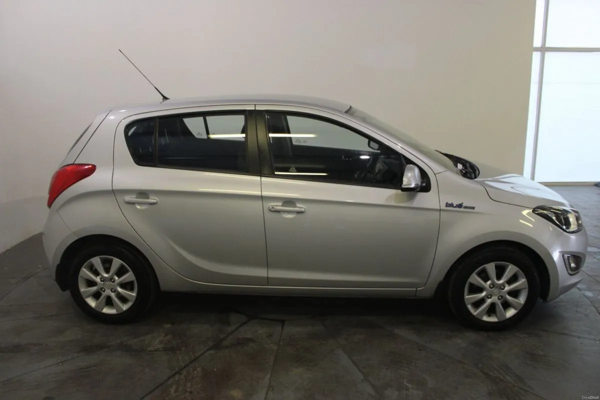 Hyundai i20 1.2 Premium - TENDER 27 - Image 3