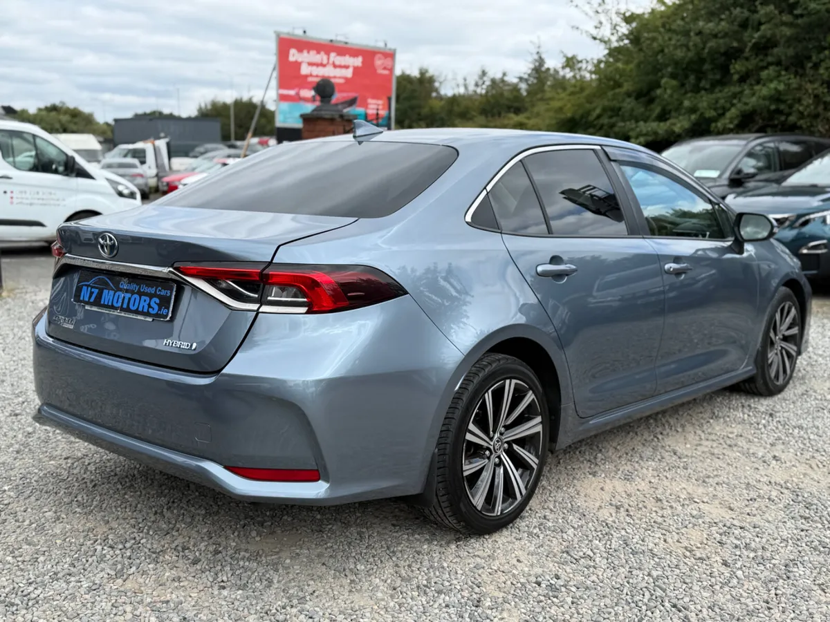 2022 Toyota Corolla 1.8 HYBRID LUNA SPORT AUTO - Image 3