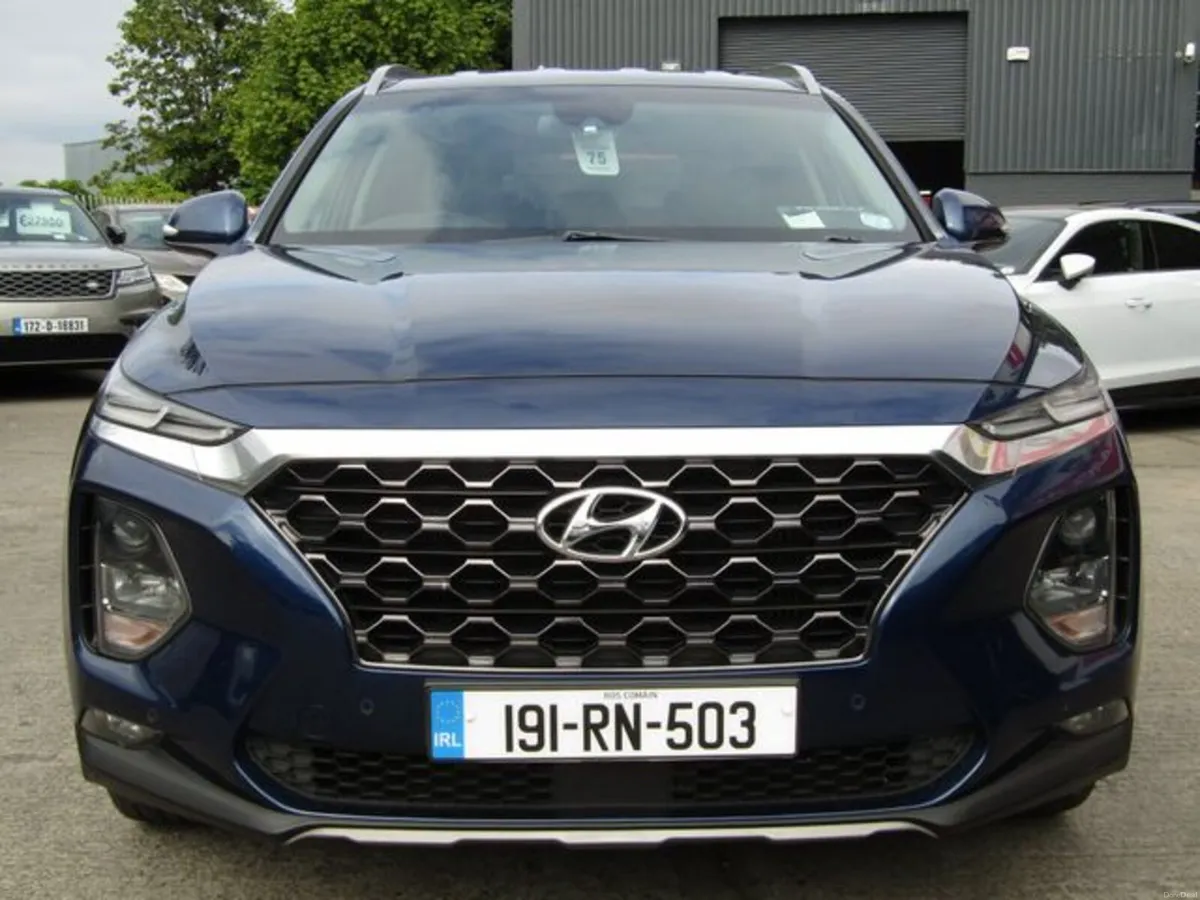 Hyundai Santa Fe 2WD Executive Plus 5DR - Image 2