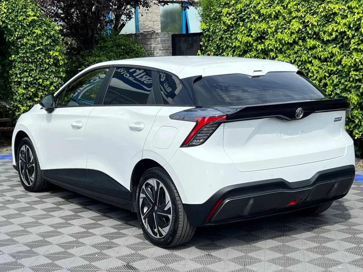 MG 4 SE 64 KWH // APPLE CARPLAY/ANDROID AUTO // DI - Image 6