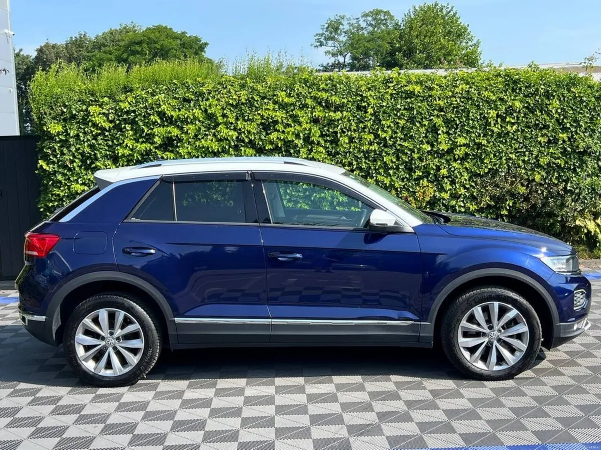 Volkswagen T-Roc DESIGN 2.0 TDI AUTO // DIAMOND CU - Image 2