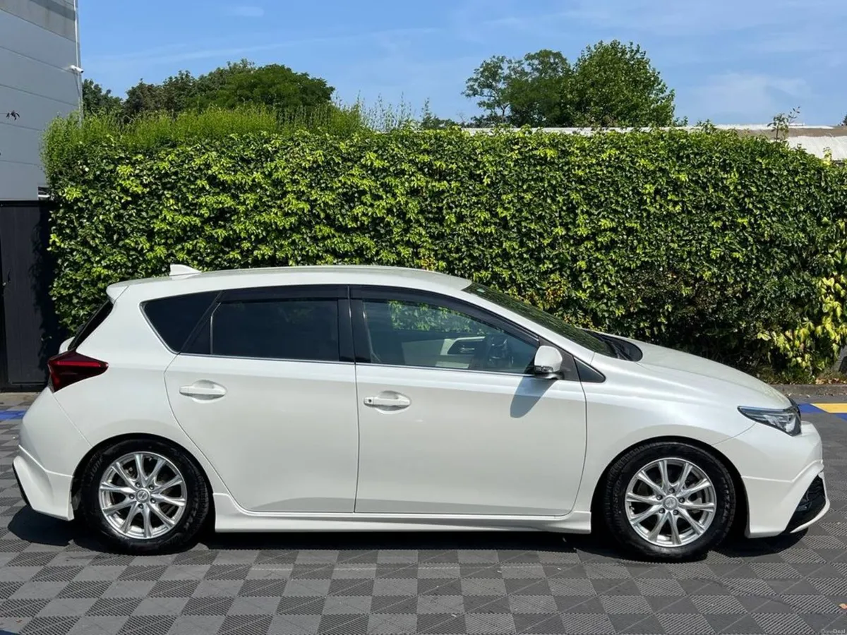 Toyota Auris MODELLISTA 1.8 HYBRID AUTO // REVERSE - Image 2