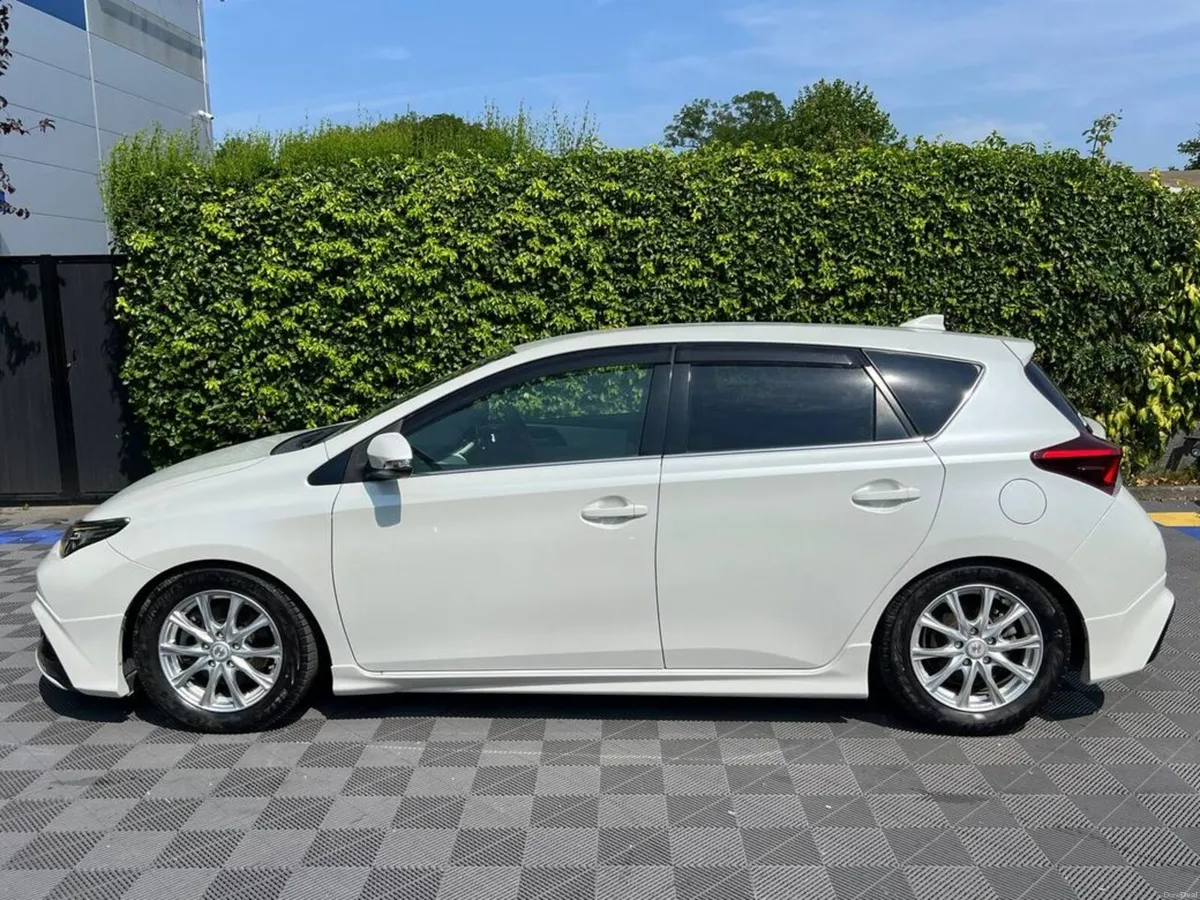 Toyota Auris MODELLISTA 1.8 HYBRID AUTO // REVERSE - Image 3
