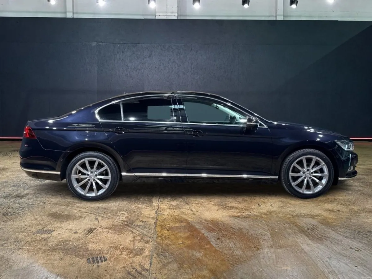 Volkswagen Passat 1.4 TSI ELEGENCE LINE - BLACK HA - Image 2