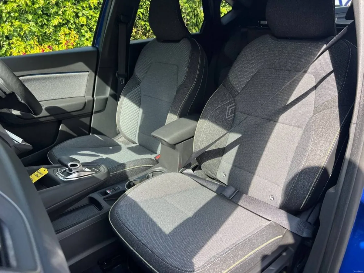 Renault Captur 1.3 TCE HYBRID AUTO ** DELIVERY MIL - Image 6