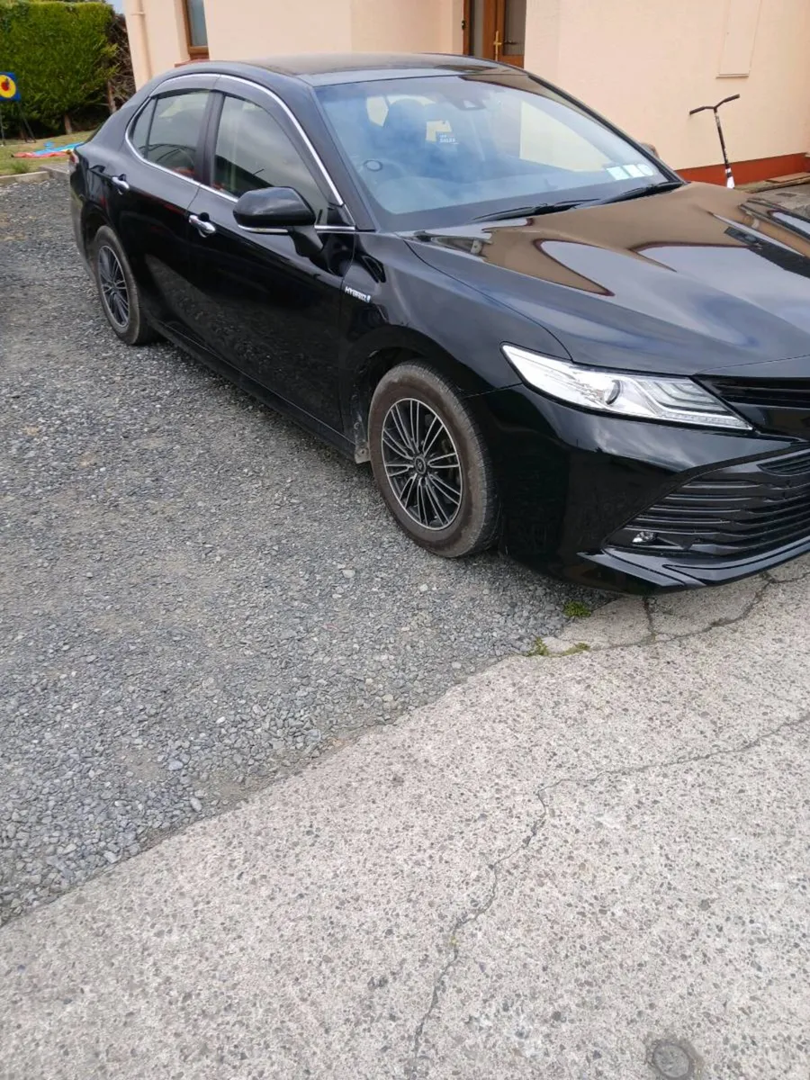 Toyota camry 2.5 litre hybrid - Image 1