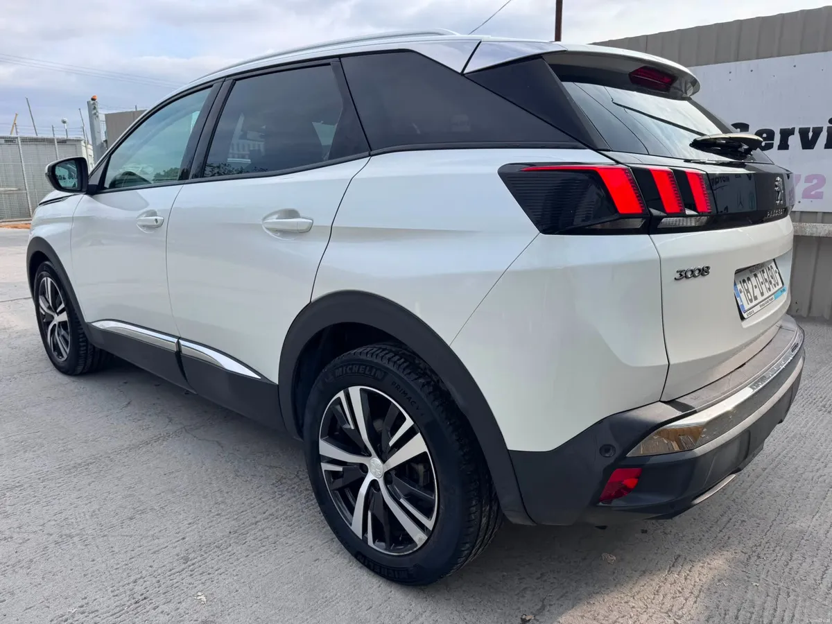 182 Peugeot 3008 1.2 PureTech 130bhp Allure - Image 2