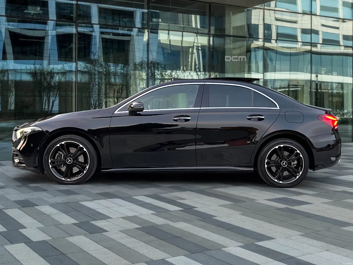 Mercedes Benz A250e AMG-Line *Panroof* - Image 4