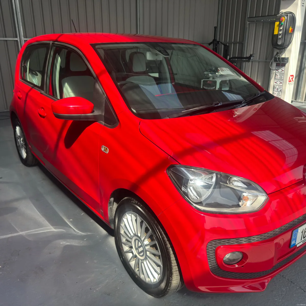 Volkswagen up! 2016 - Image 1